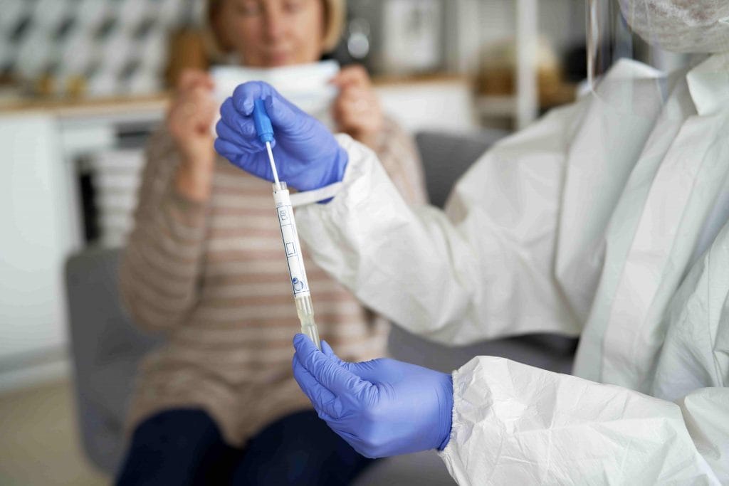 Canada cung cấp bộ Kit Test COVID-19 cho những người từ 60 tuổi trở lên tại các hiệu thuốc L&C Global