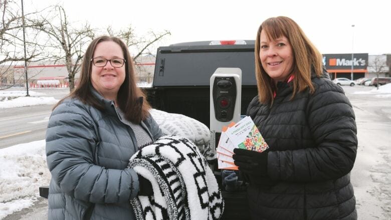 Tặng thẻ quà cho nông dân bị ảnh hưởng lũ lụt ở Abbotsford, BC L&C Global