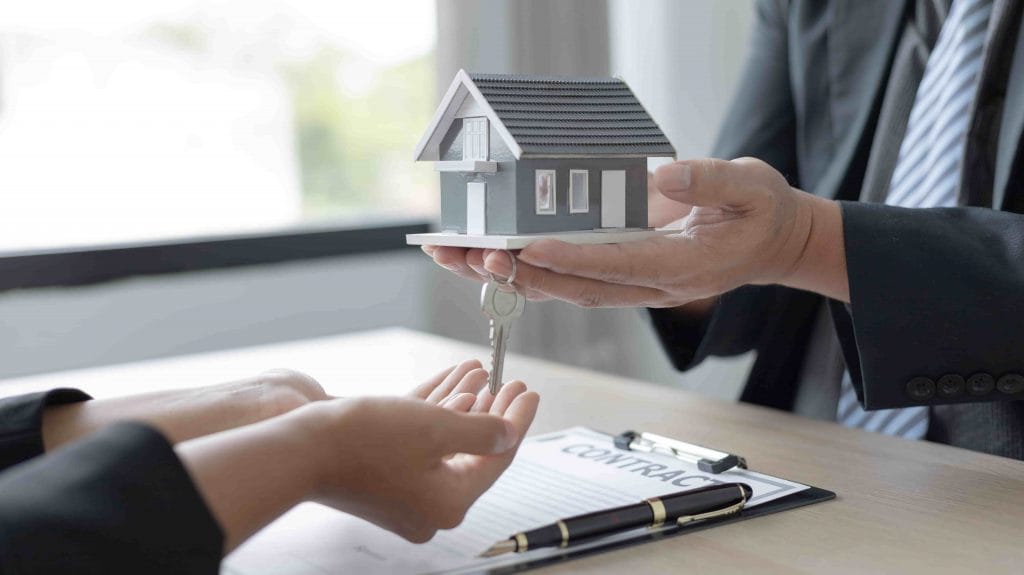 Giá nhà ở Canada giảm 6% xuống 746,000 USD trong tháng 4 L&C Global