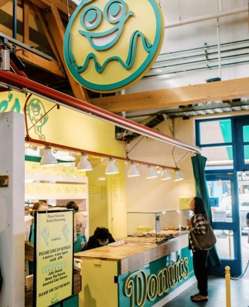 Khám phá Canada - Tiệm bánh tại Vancouver - Lee Donuts