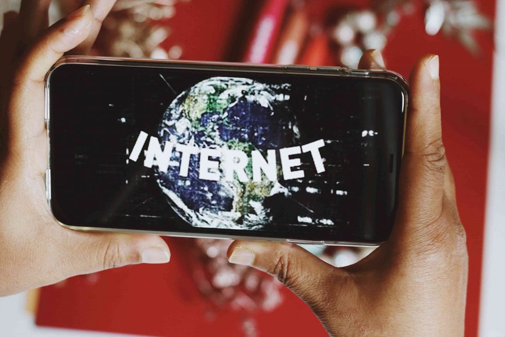 Người dân ở British Columbia được quyền truy cập Internet tốc độ cao L&C Global