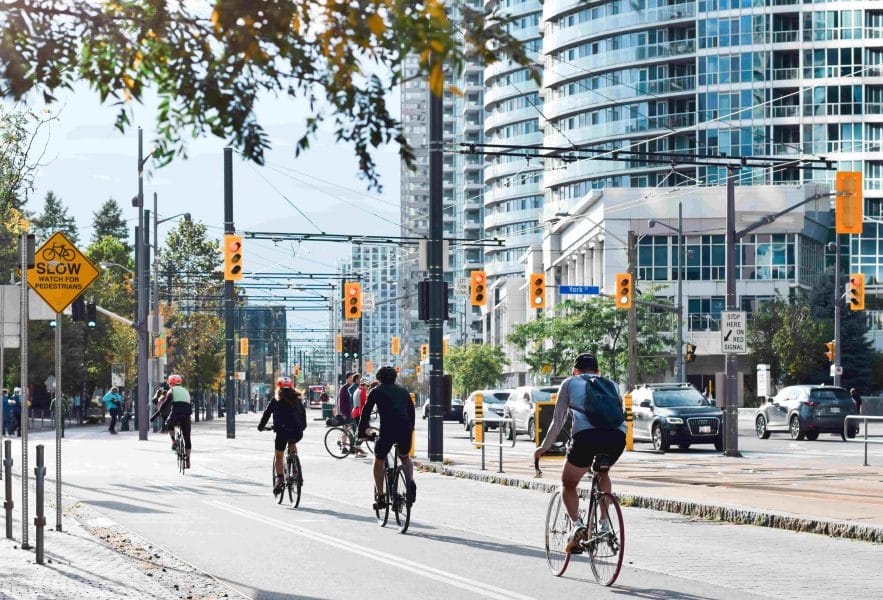 chi phí sinh hoạt L&C Global