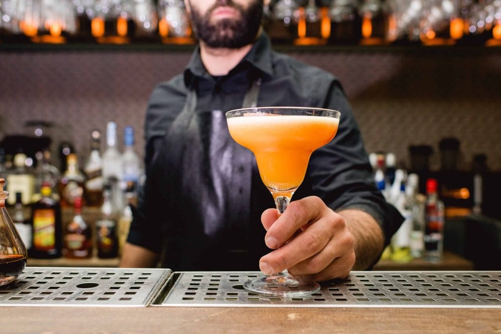 Tại sao Vancouver là một trong những nơi tốt nhất thế giới để thưởng thức một ly cocktail L&C Global