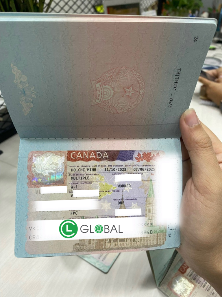 passport của khách hàng L&C đã được gắn visa worker